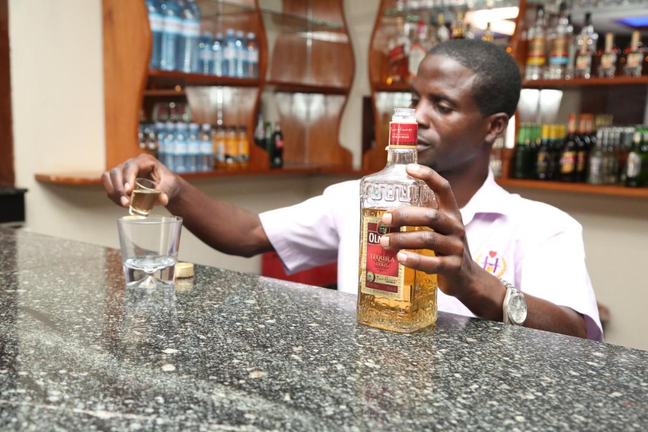 Harts Motel Kampala Zewnętrze zdjęcie