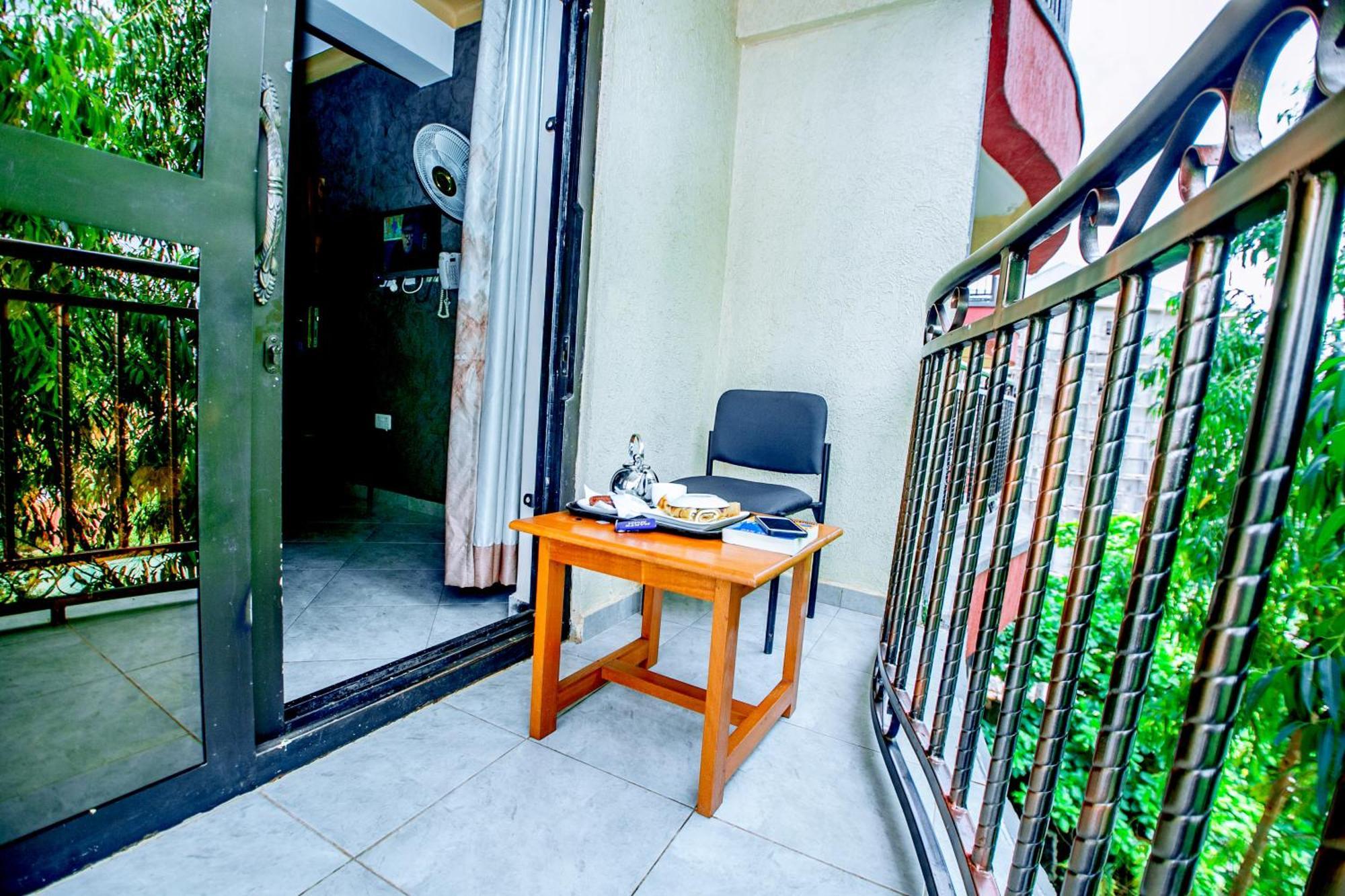 Harts Motel Kampala Zewnętrze zdjęcie